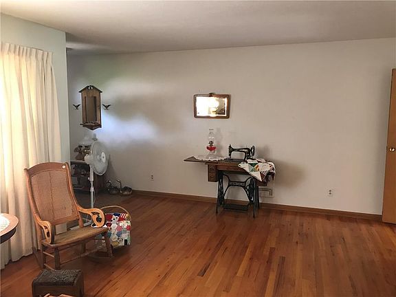3rd image of 2745 Melanie Ln