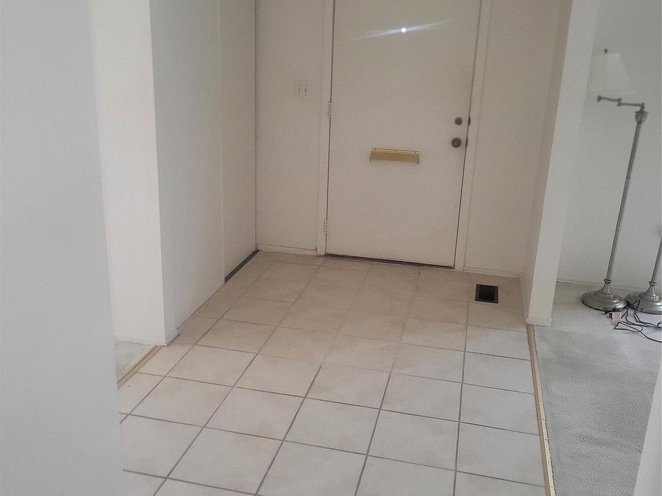 25191 Greenbrooke Dr, photo 3