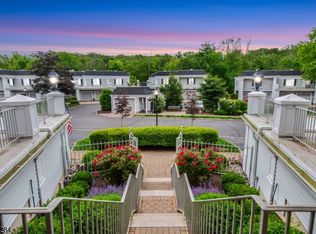 212 Riveredge Dr #212, Chatham, NJ 07928