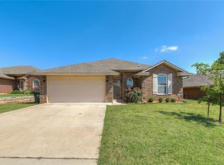 10813 Turtlewood Dr, Midwest City, OK 73130