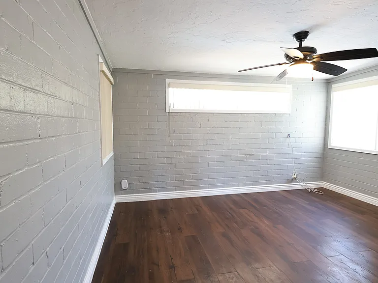 615 E Waverly St — Photo 17