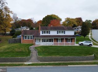 12 Chapel Hill Dr, Newark, DE 19711