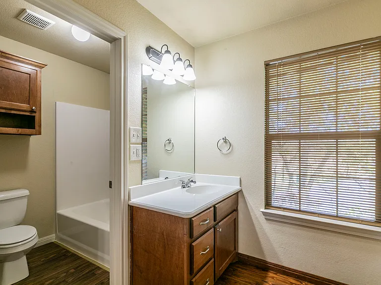 136 Meadow Park Cir — Photo 7