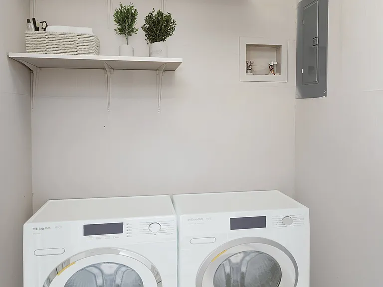 Colony Townhomes — Photo 10