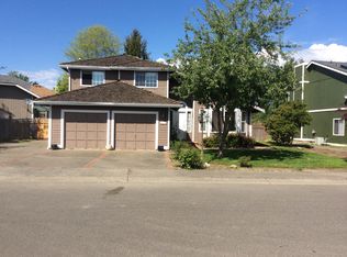905 Olsen Pl, Enumclaw, WA 98022