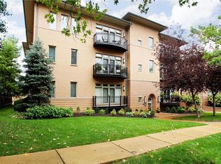 30 Brighton Way APT 2N, Saint Louis, MO 63105