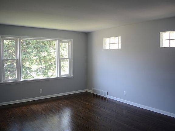 2nd image of 500 Hirsch Ave