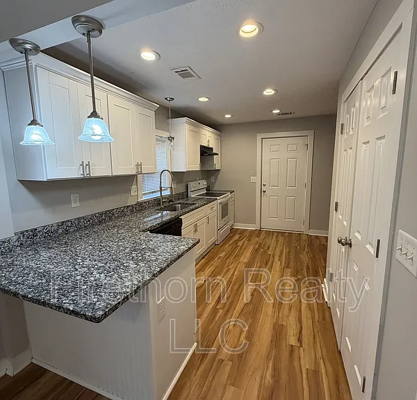534 Basin St — Photo 4