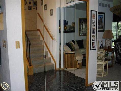 Foyer1.jpg