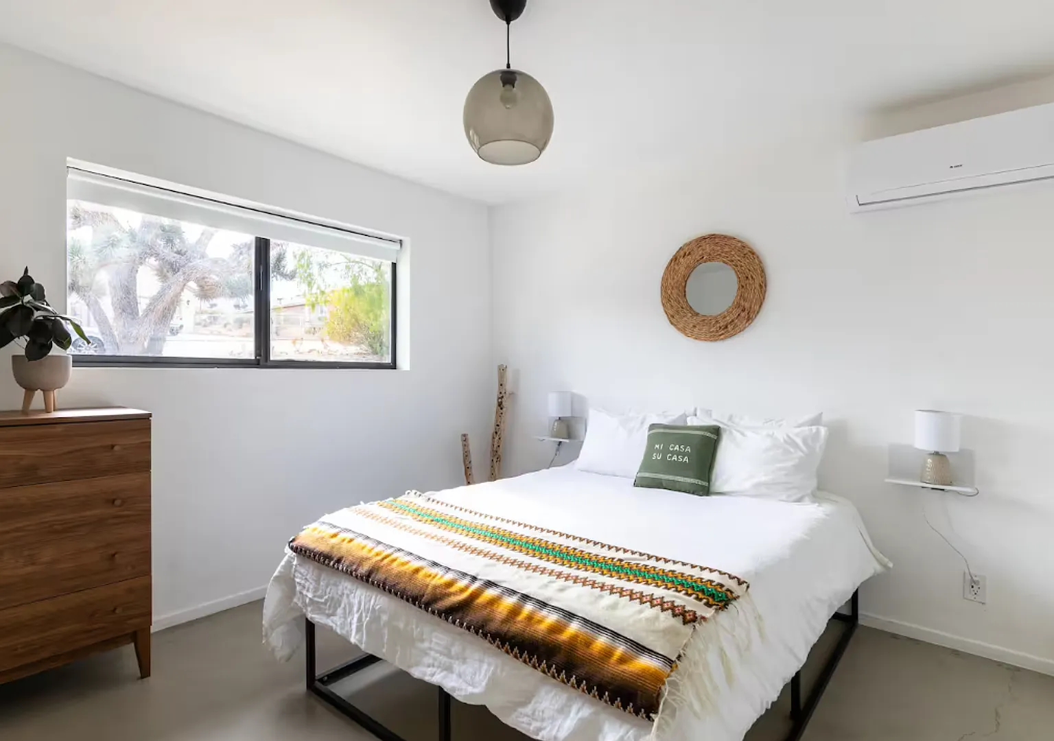 Beautiful 3-Bedroom, 2-Bath Home in Joshua Tree fully furnished — Photo 4
