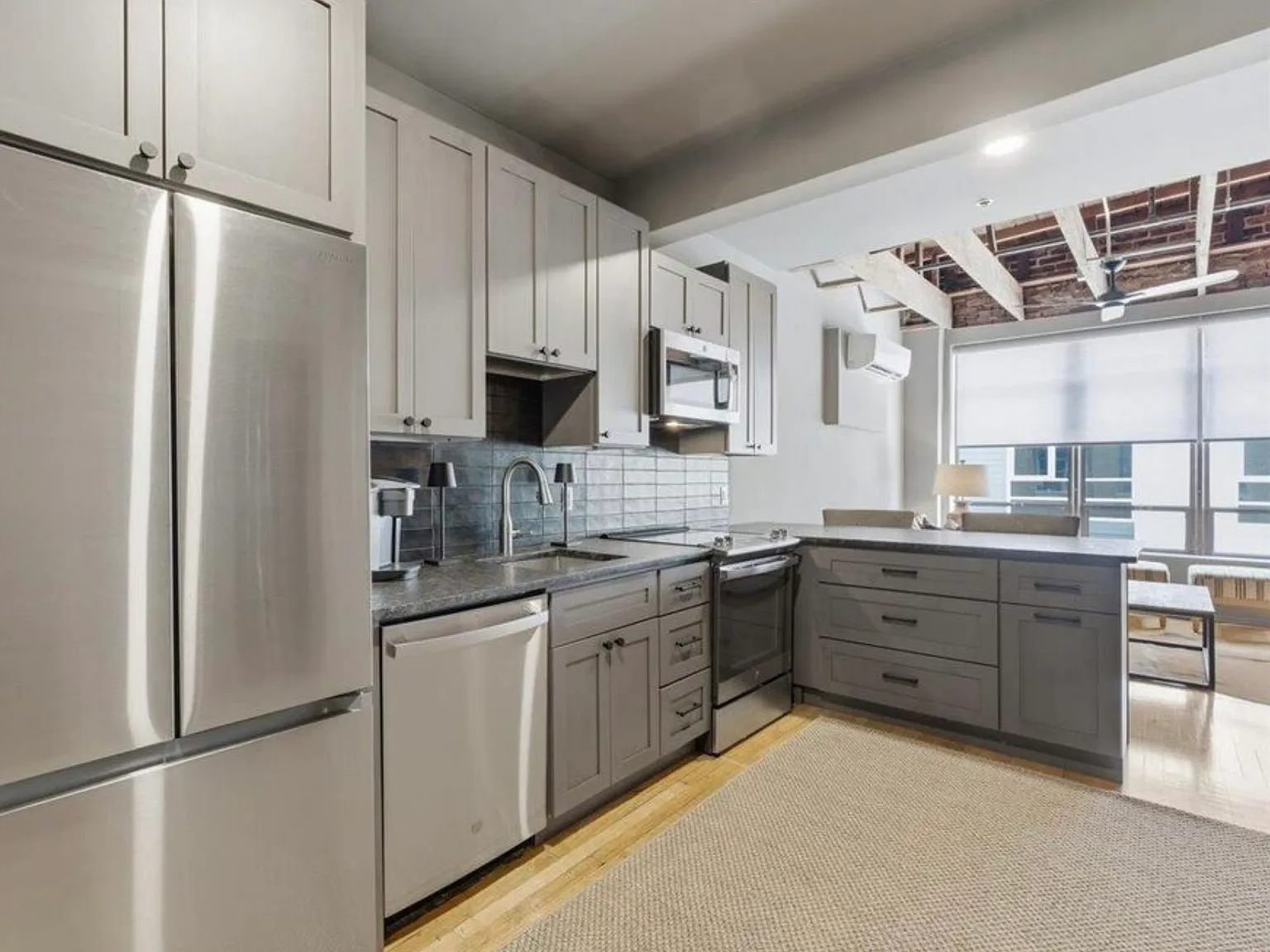 1 bed, 584 sqft, $3,500 — Photo 4