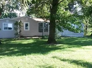 1690 E 1350 North Rd, Taylorville, IL 62568