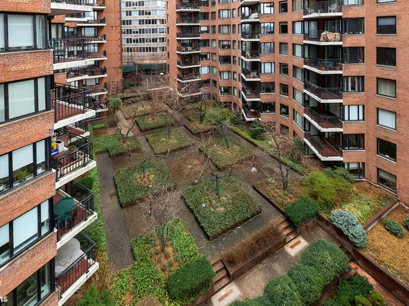 60 Sutton Place image 10 of 16