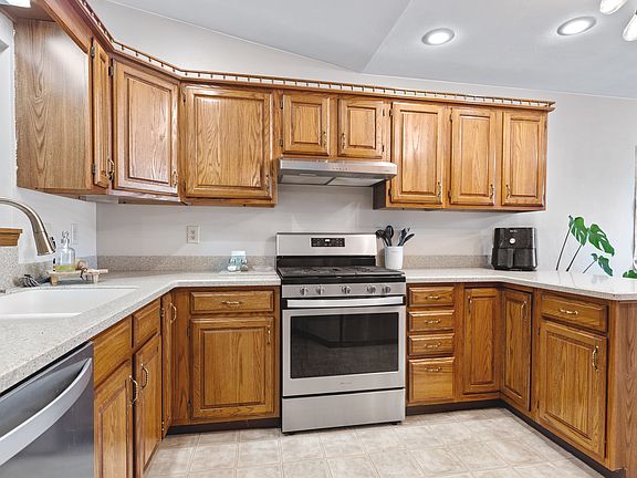 5th image of 6159 Carriage Green Way #9B