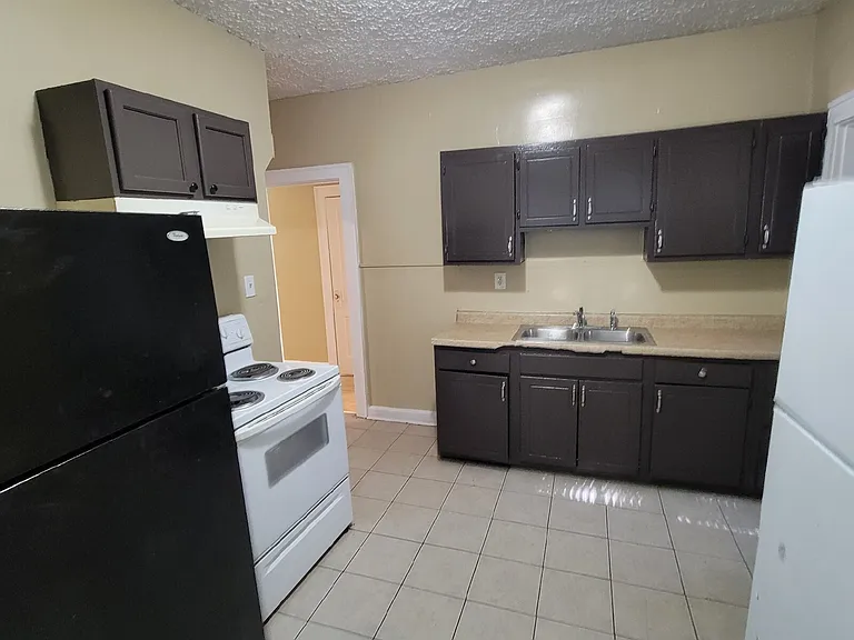3929 N Kenwood Ave — Photo 4