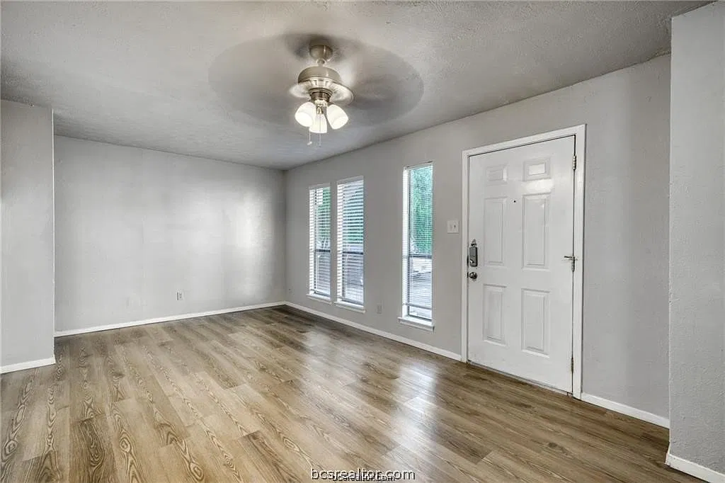 2 bed, 918 sqft, $1,000 — Photo 2
