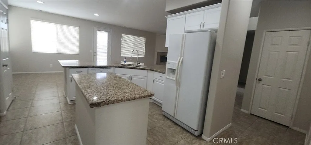 4 bed, 2324 sqft, $2,700 — Photo 3