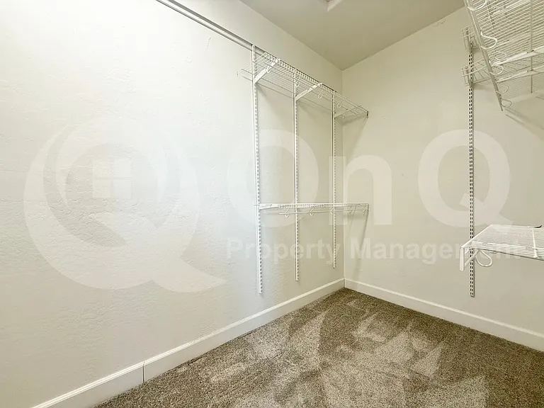 572 N Bell Dr — Photo 31