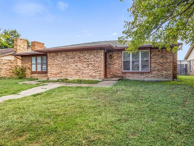 1824 Family Cir — Photo 1