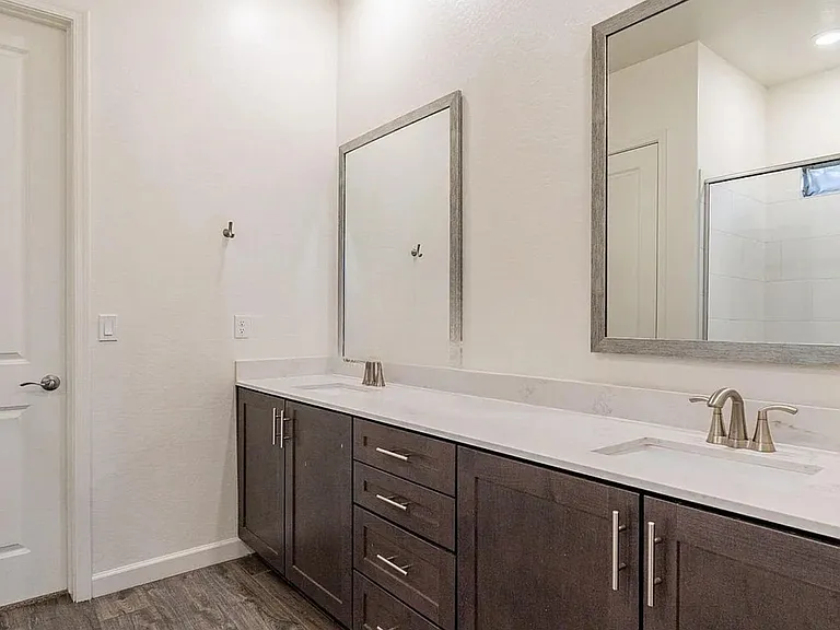 2811 W Pollack St — Photo 14