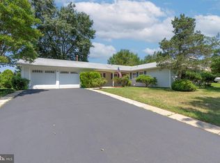 44 Country Club Rd, Willingboro, NJ 08046