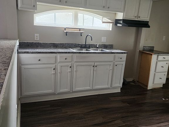 4th image of 3441 Vernon Ave