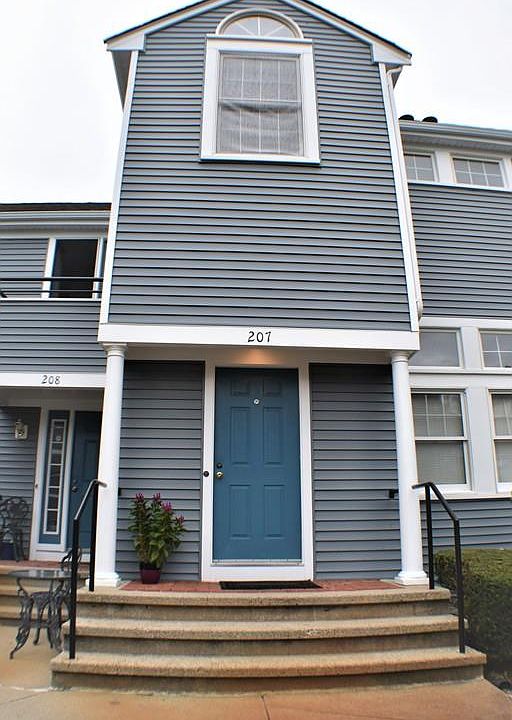 1st image of 501 Auburn St APT 207