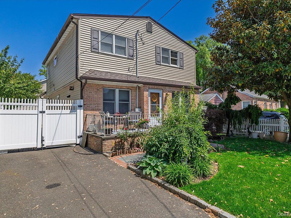 1st image of 212 Gordon Avenue