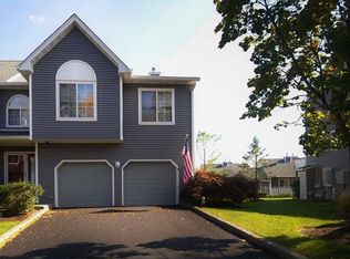 17 Eagle Ridge Way, Nanuet, NY 10954