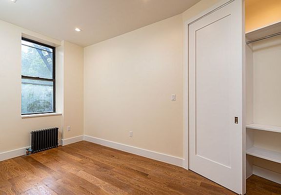 5th image of 941 Washington Ave #703