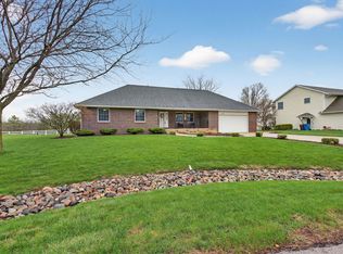 2388 Indian Grass Rd, Morris, IL 60450