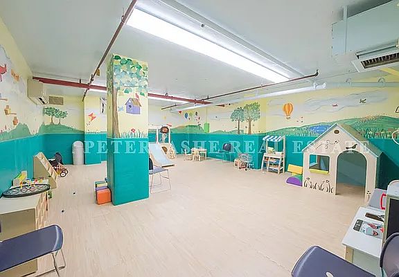 4th image of 220 E 65th St APT 20B