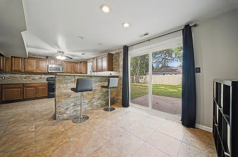 3 bed, 2.5 bath, 1632 sqft, $2,800 — Photo 4
