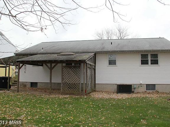 4th image of 9464 Seven Courts Dr