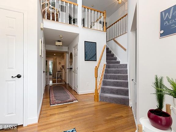 3rd image of 919 Langdon Ct