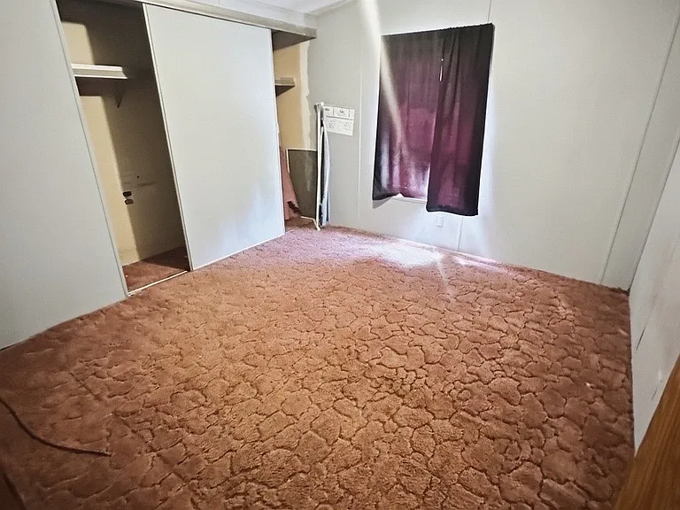 546 Selkirk Dr — Photo 5