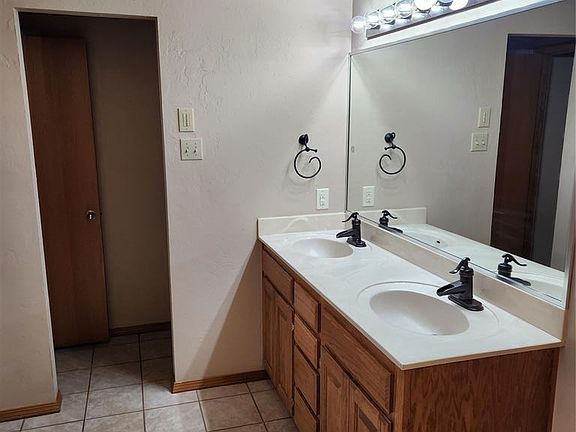 4th image of 1216 Wendy Ln