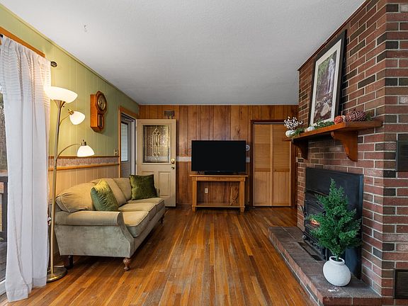 5th image of 14 Heritage Hill Road