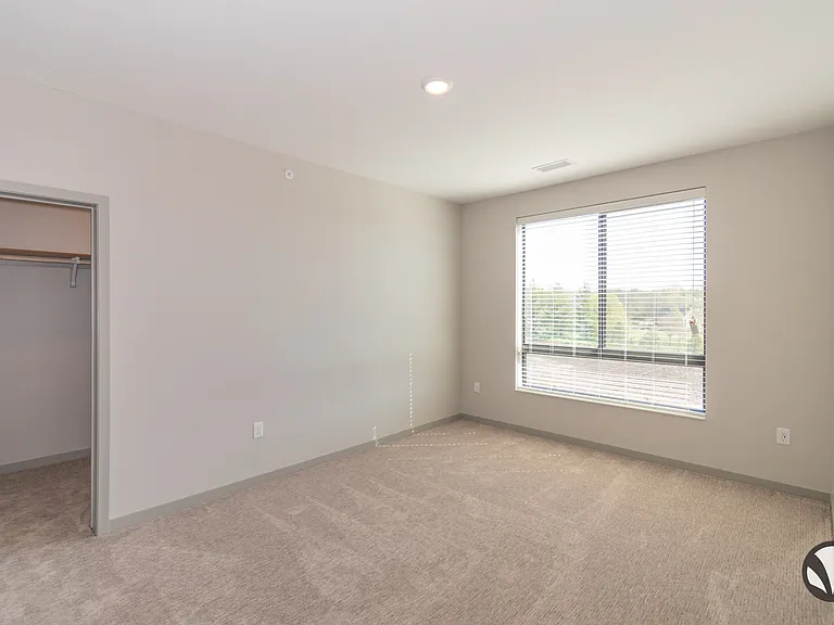 Chateau at Yankee Hill Apartments — Photo 106