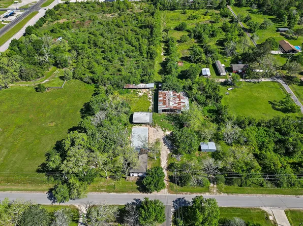 406 Main St, Stowell, TX 77661