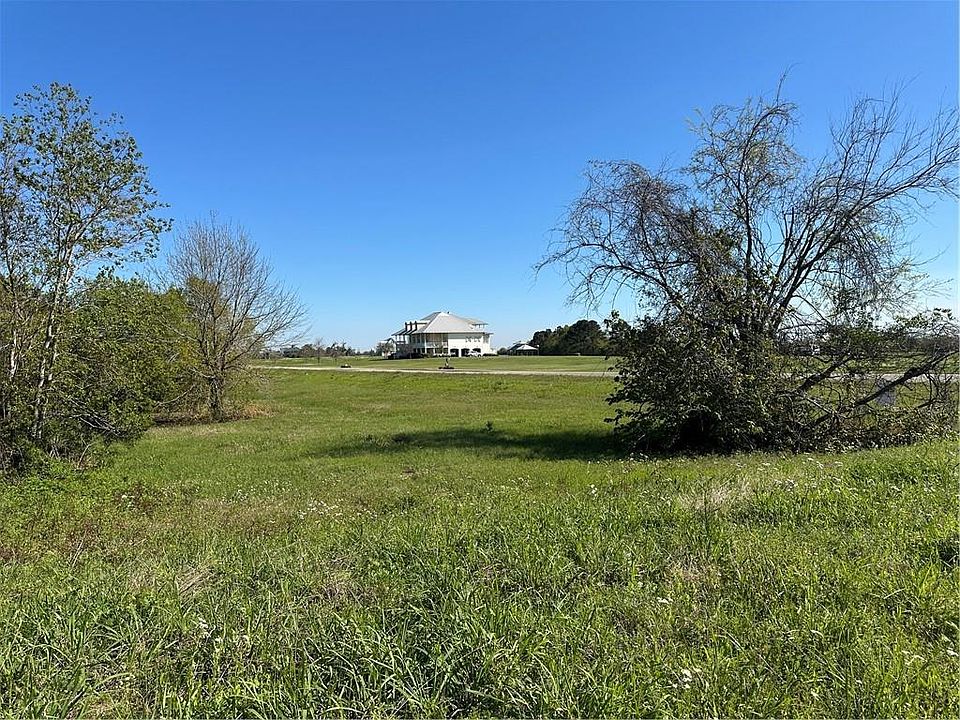 2nd image of LOT 13 S Chenier Dr