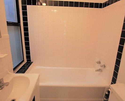 5th image of 1515 Lexington Ave APT 5C