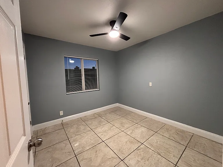 1567 Riverside Dr — Photo 11