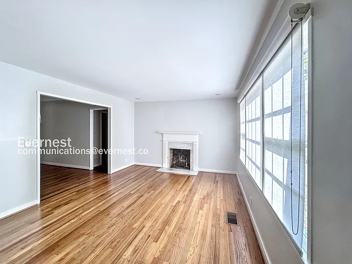 3 bed, 2.0 bath, 1518 sqft, $2,995 — Photo 4