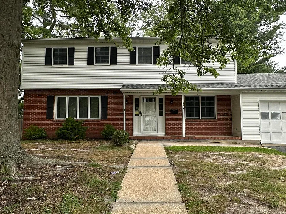 422 W Lake Ave