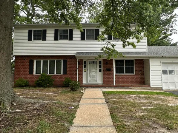 422 W Lake Ave, Oakhurst, NJ 07755