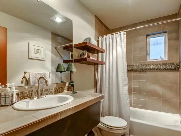 564 McGraw St — Photo 11
