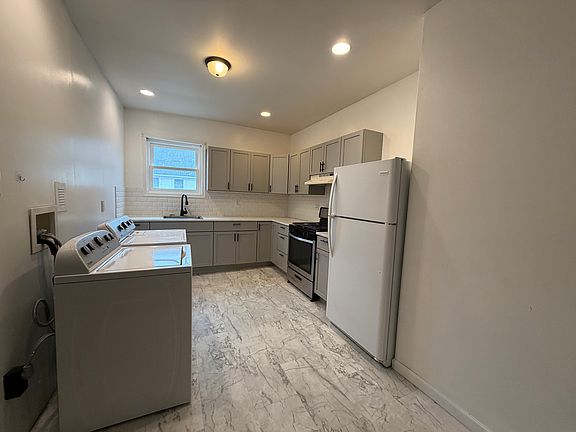 2nd image of 200 Pine St #2B