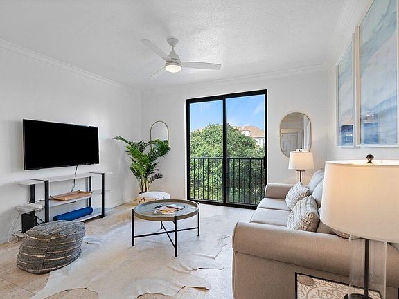 5th image of 580 S Sapodilla Avenue #302