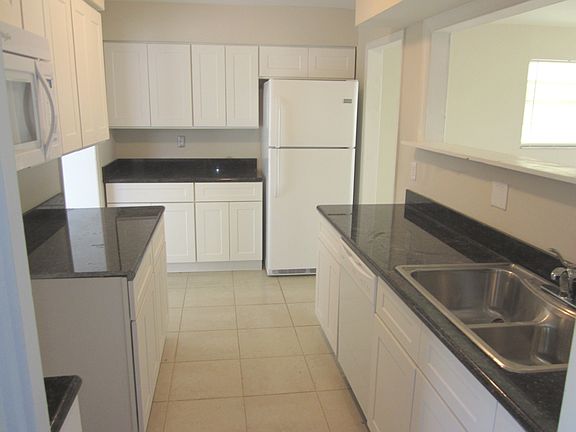 3rd image of 969 Lakeview Dr